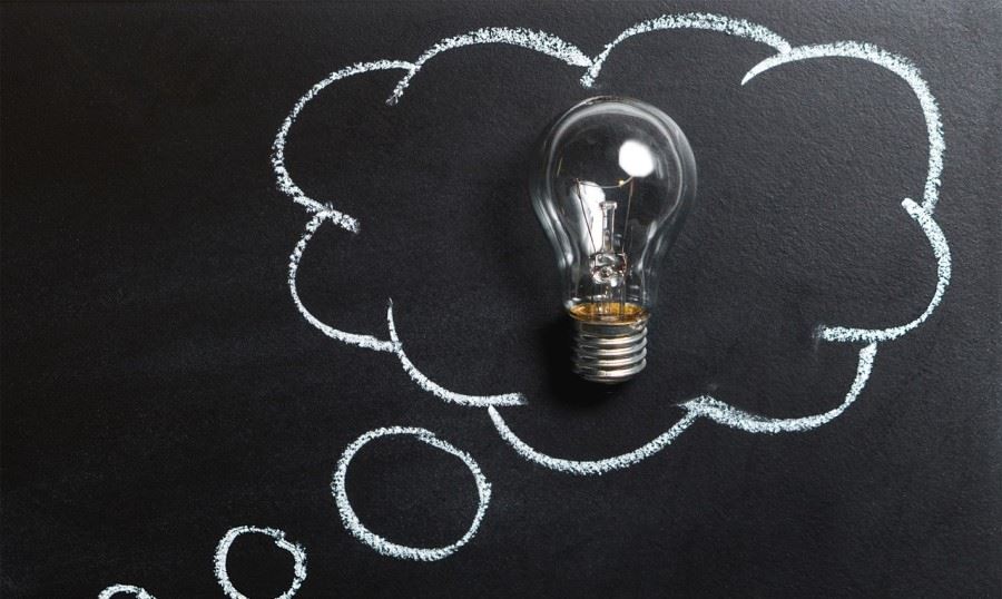 Lightbulb in thought bubble